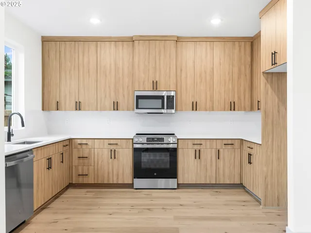 $339,900 | 7379 North Mobile Avenue, Portland, OR 97217