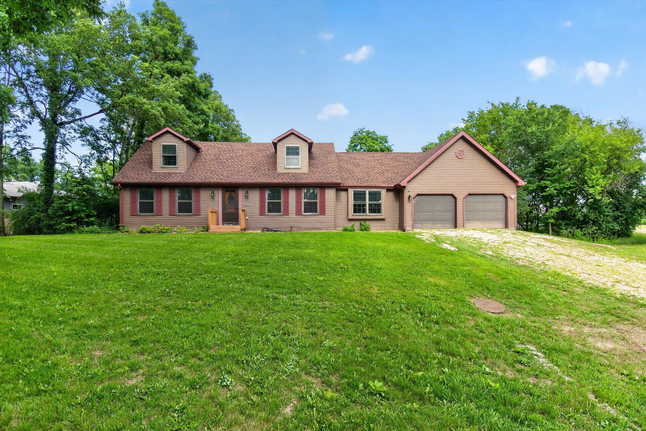 4437 South Oakley Road Janesville, WI 53546 - Photo 1 of 40