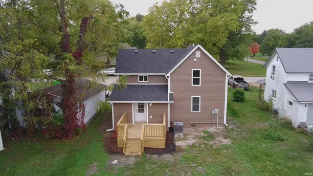 $159,000 | 211 North Chestnut Street, Earl Park, IN 47942