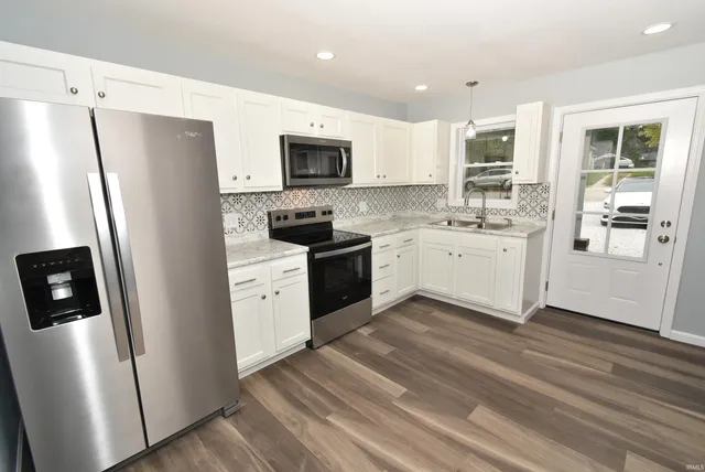 $159,000 | 211 North Chestnut Street, Earl Park, IN 47942