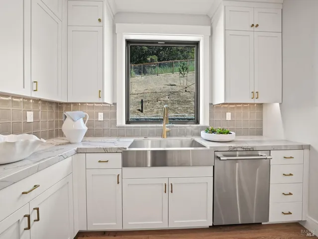 $3,462,400 | 110 Erin Drive, San Rafael, CA 94903