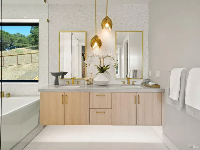 $3,462,400 | 110 Erin Drive, San Rafael, CA 94903