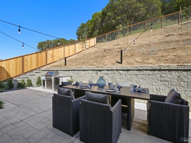 $3,462,400 | 110 Erin Drive, San Rafael, CA 94903