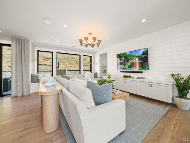 $3,462,400 | 110 Erin Drive, San Rafael, CA 94903