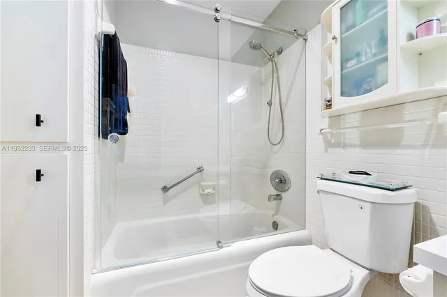 $174,999 | 6750 Northeast 21st Road, Unit 124, Fort Lauderdale, FL 33308