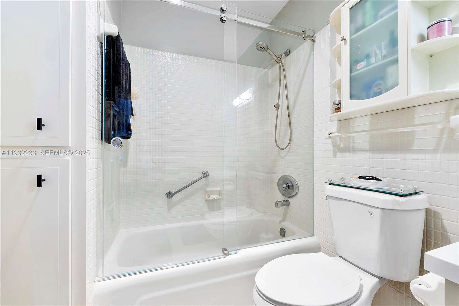 6750 Northeast 21st Road, Unit 124 Fort Lauderdale, FL 33308 - Photo 25 of 50 a bathroom with a toilet and a shower