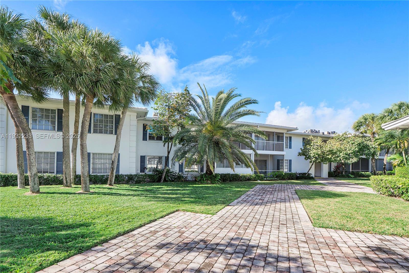 6750 Northeast 21st Road, Unit 124 Fort Lauderdale, FL 33308 - Photo 26 of 50 a house with garden in front of it