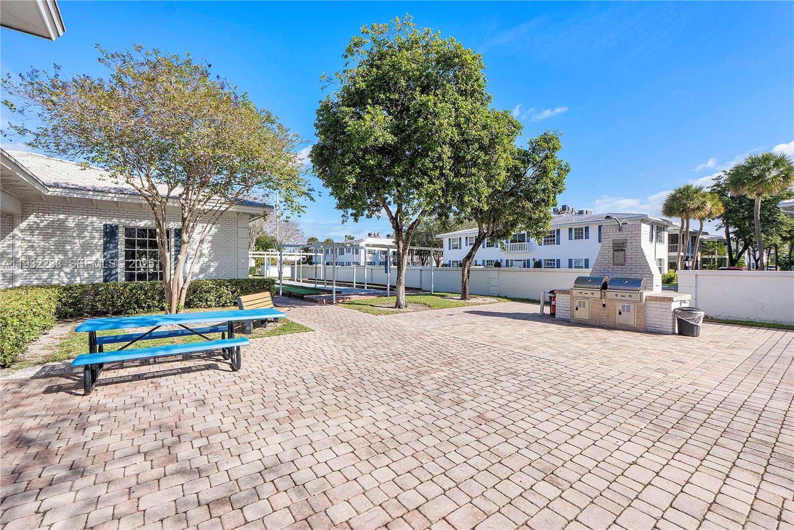 6750 Northeast 21st Road, Unit 124 Fort Lauderdale, FL 33308 - Photo 39 of 50 a park view with a bench under large trees