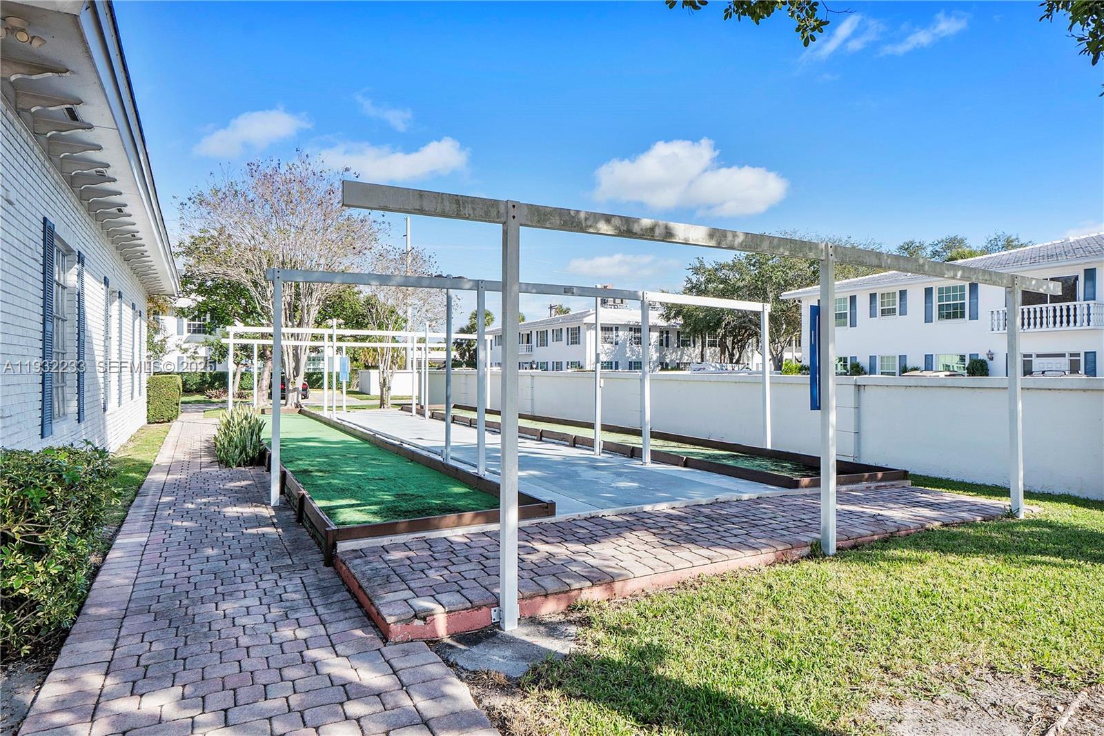 6750 Northeast 21st Road, Unit 124 Fort Lauderdale, FL 33308 - Photo 41 of 50 a view of a backyard with sitting area