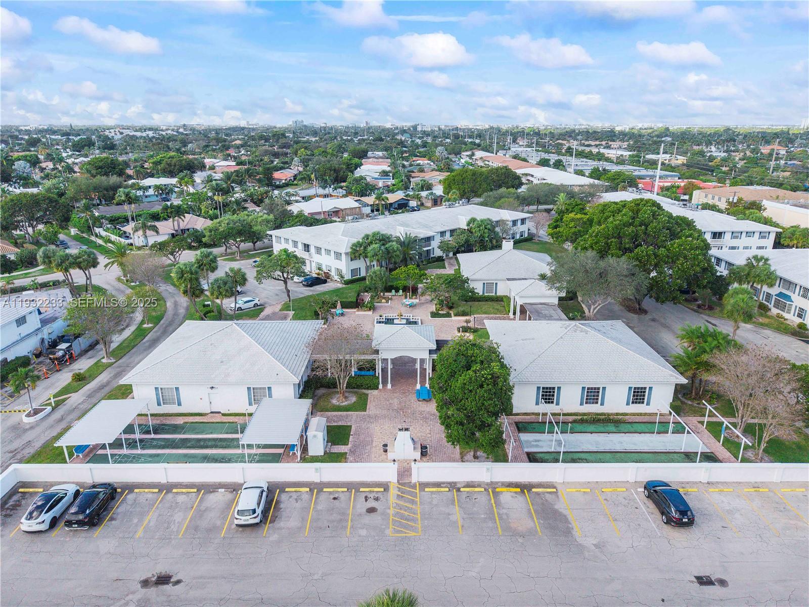 6750 Northeast 21st Road, Unit 124 Fort Lauderdale, FL 33308 - Photo 48 of 50 an aerial view of residential houses with outdoor space