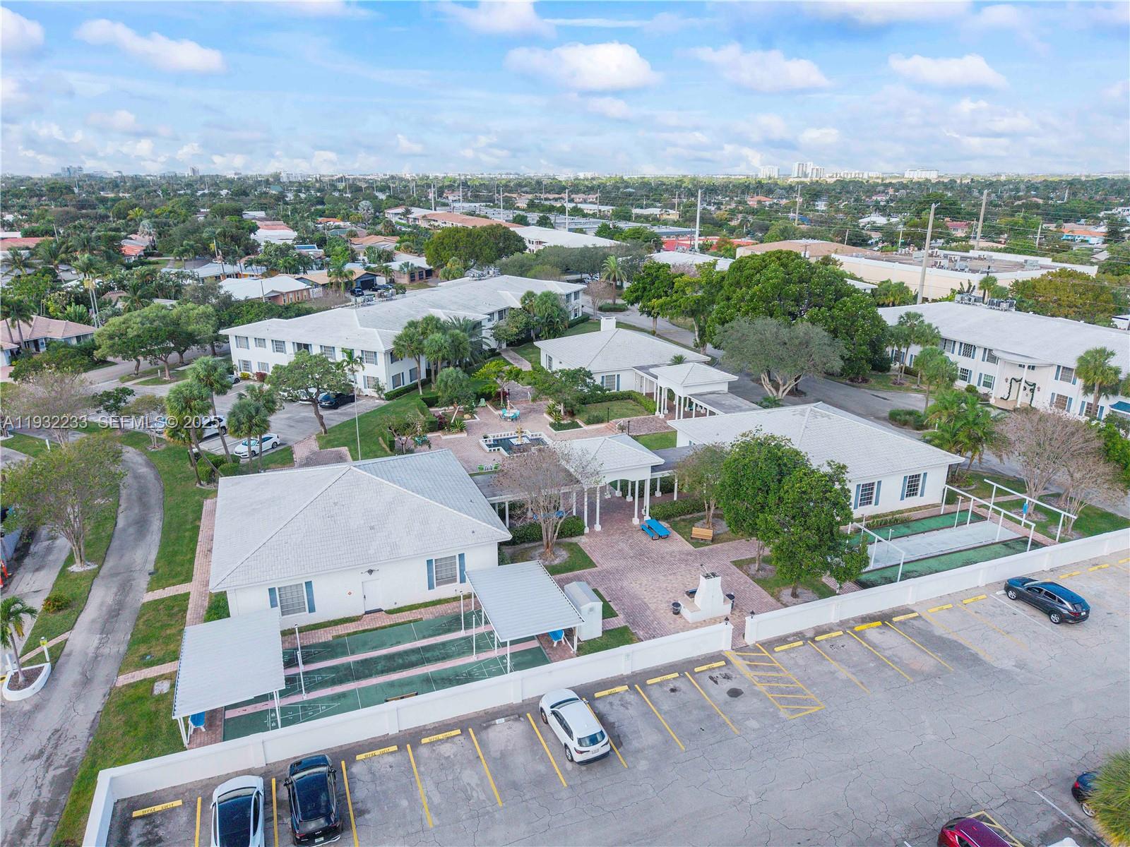 6750 Northeast 21st Road, Unit 124 Fort Lauderdale, FL 33308 - Photo 49 of 50 an aerial view of residential houses with outdoor space