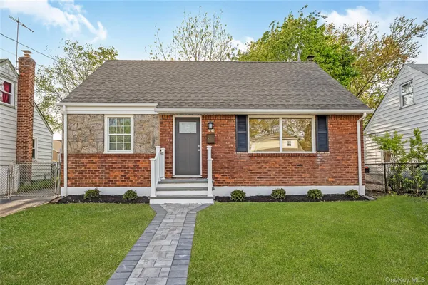 $749,000 | 728 Martin Drive, Uniondale, NY 11553