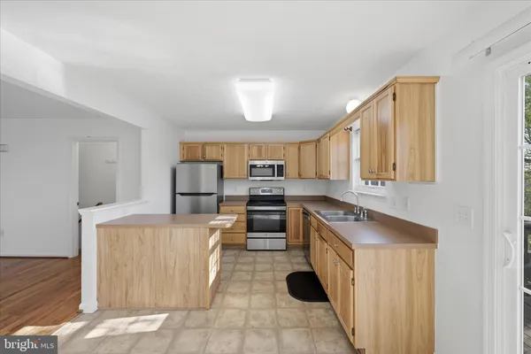 $1,875 | 118 Seabreeze Lane, Winchester, VA 22602