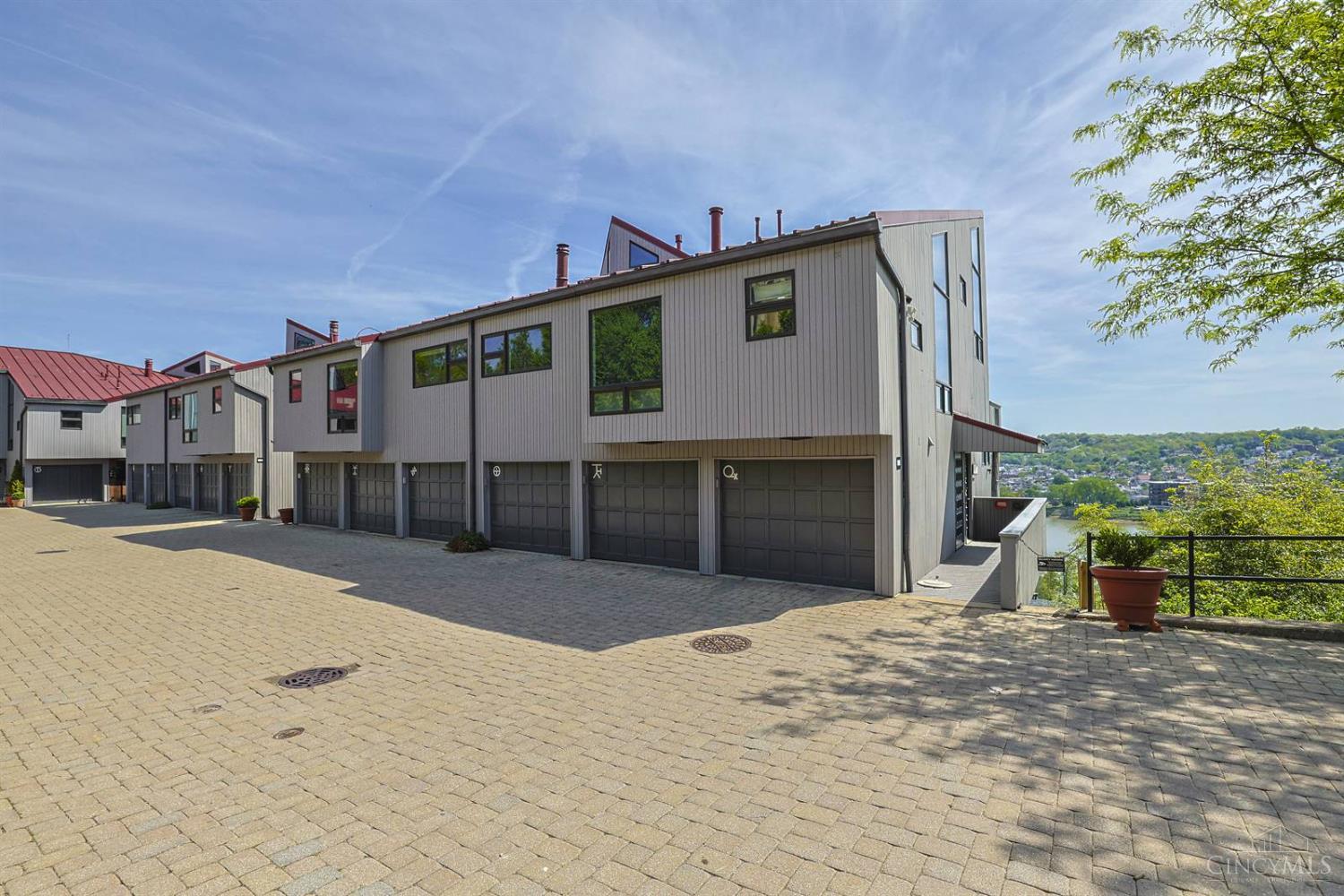 1022 Hatch Street Cincinnati, OH 45202 - Photo 2 of 50