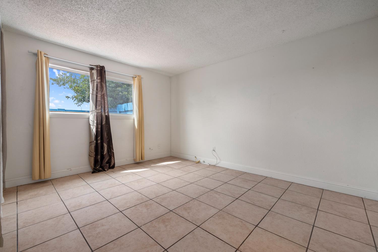 2644 San Ignacio Avenue Modesto, CA 95354 - Photo 20 of 32 a view of an empty room and window