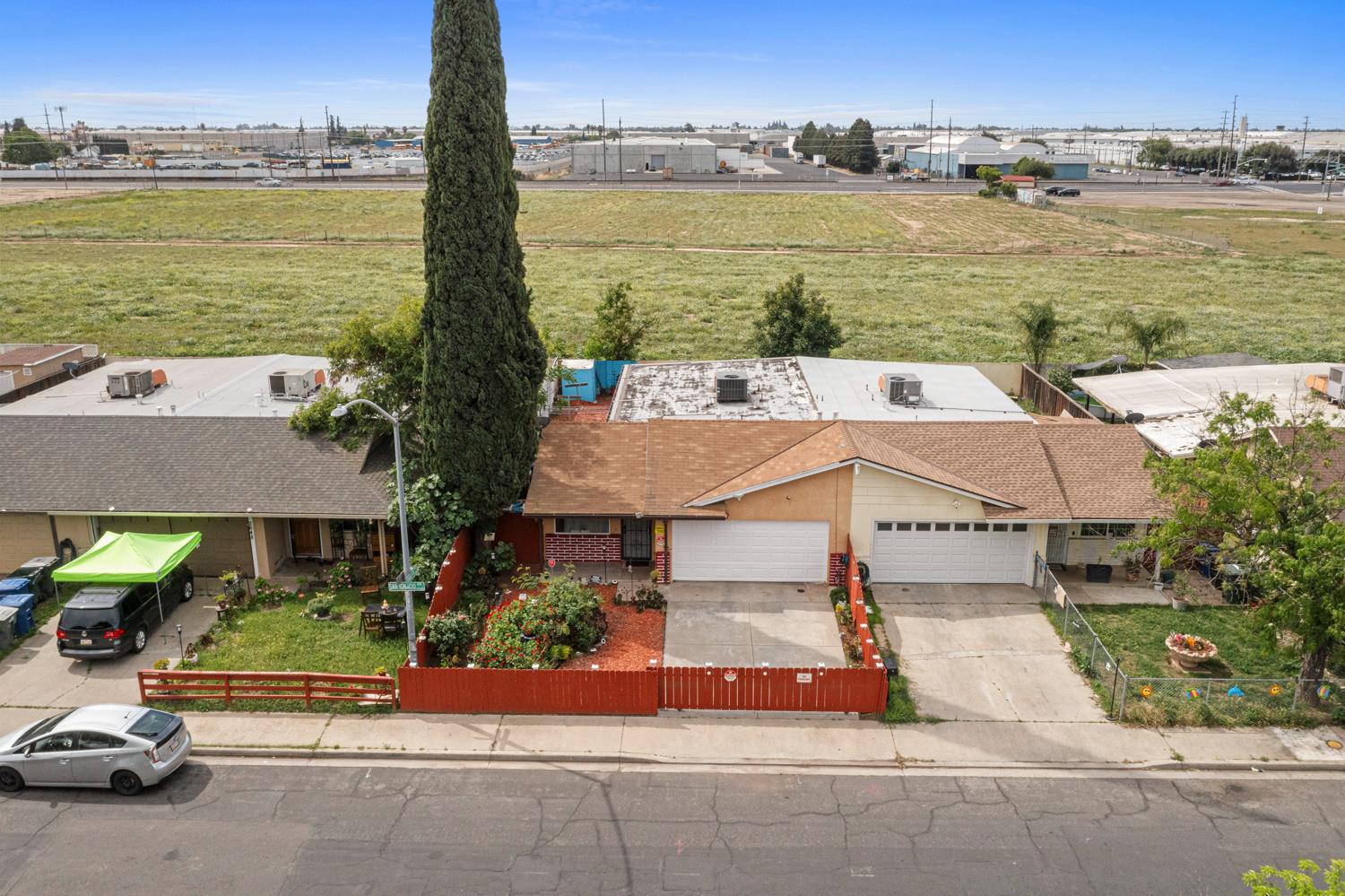2644 San Ignacio Avenue Modesto, CA 95354 - Photo 27 of 32 a view of a patio with a table and chairs