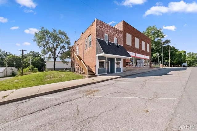 $164,900 | 318 Broadway Street, Elsberry, MO 63343