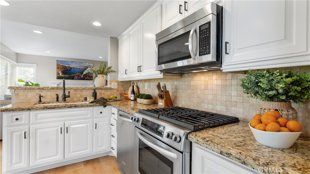 23462 Riversbridge Way Valencia, CA 91354 - Photo 13 of 57