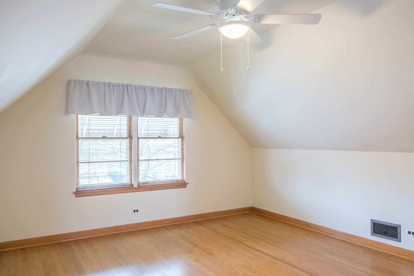 9016 West 23rd Street North Riverside, IL 60546 - Photo 35 of 49 an empty room with a window