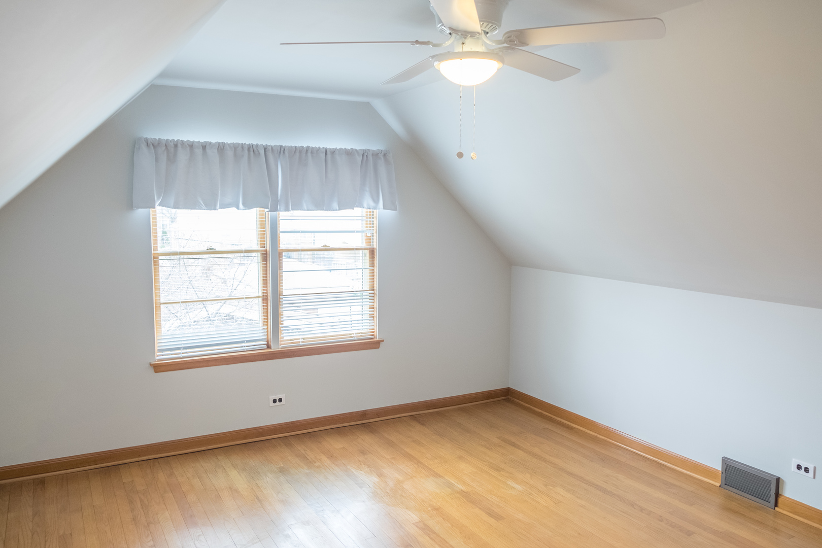 9016 West 23rd Street North Riverside, IL 60546 - Photo 37 of 49 an empty room with a window