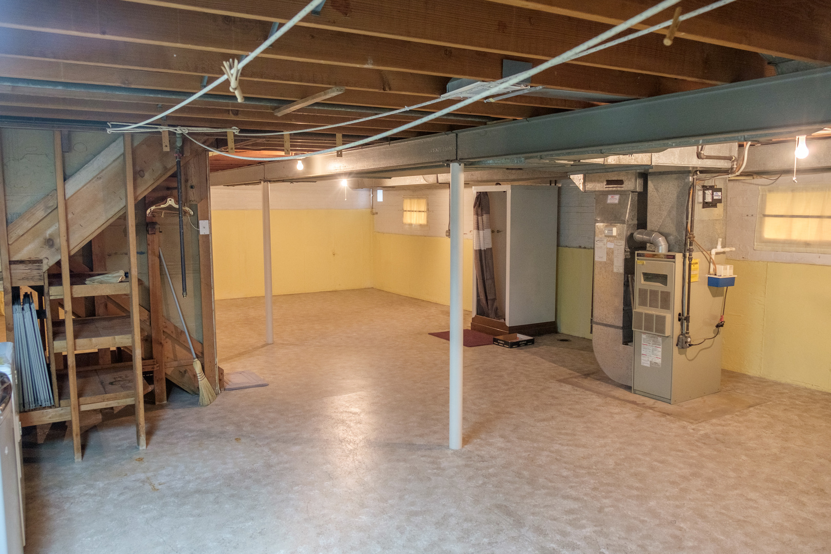 9016 West 23rd Street North Riverside, IL 60546 - Photo 47 of 49 a view of a room with wooden floor