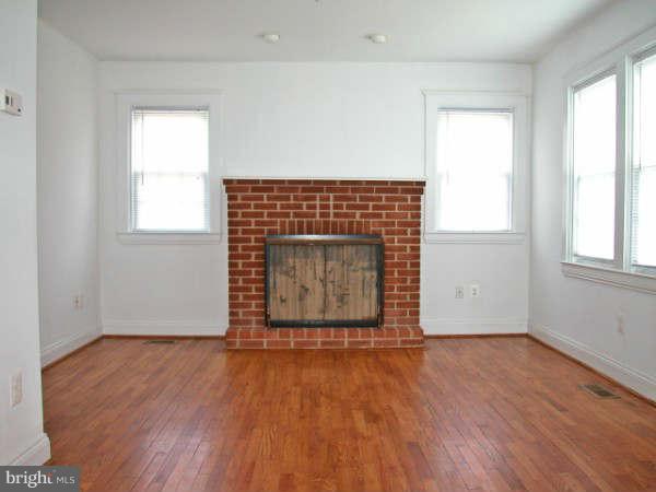 20442 Sparta Road Milford, VA 22514 - Photo 9 of 20 Living Room