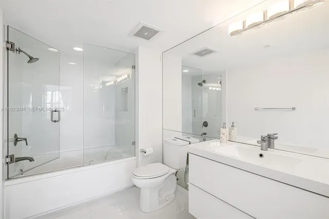 $3,600 | 19501 West Country Club Drive, Unit 2307, Aventura, FL 33180