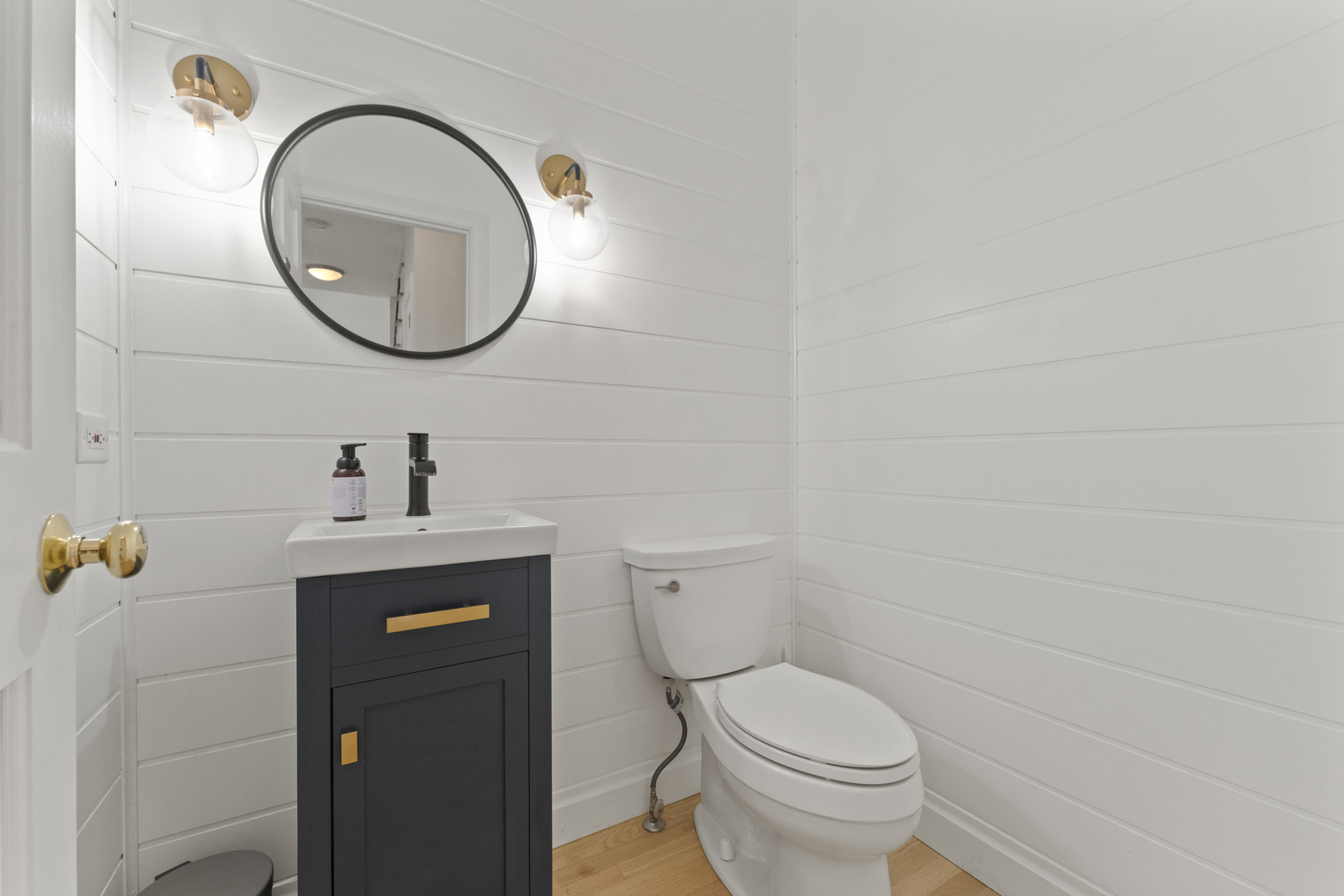 4308 Royal Windyne Court St. Charles, IL 60174 - Photo 14 of 47 a bathroom with a sink a toilet and a mirror