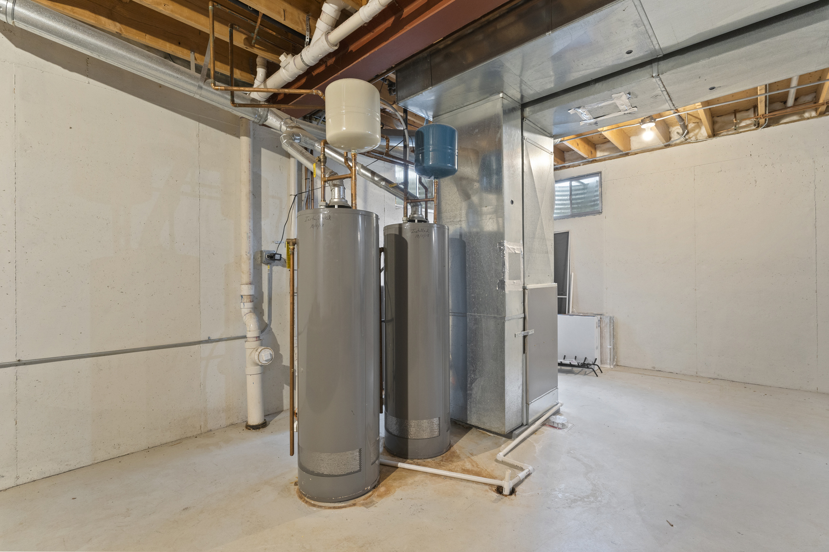 4308 Royal Windyne Court St. Charles, IL 60174 - Photo 35 of 47 a view of a storage & utility room