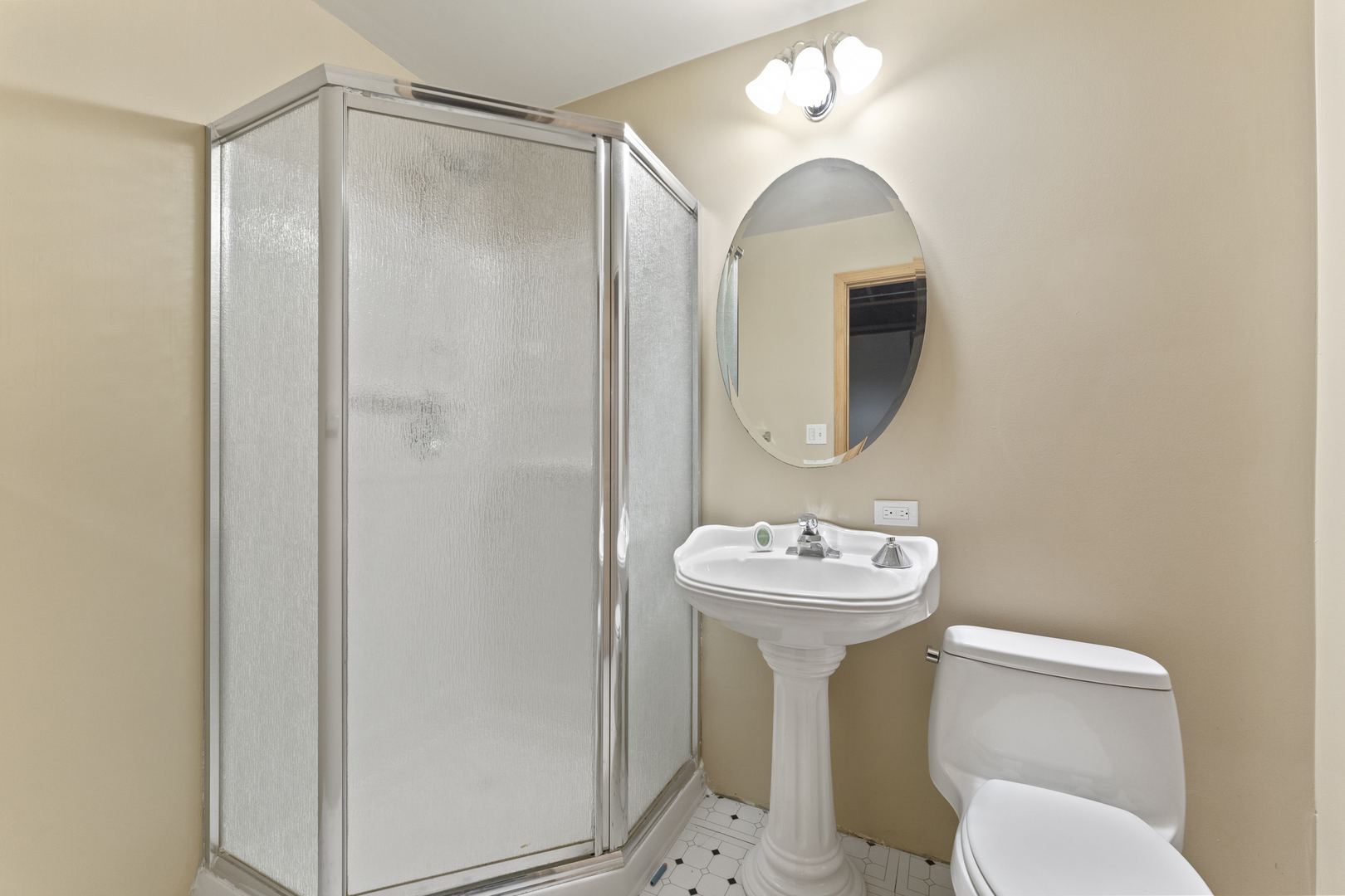 4308 Royal Windyne Court St. Charles, IL 60174 - Photo 36 of 47 a bathroom with a sink toilet and a mirror