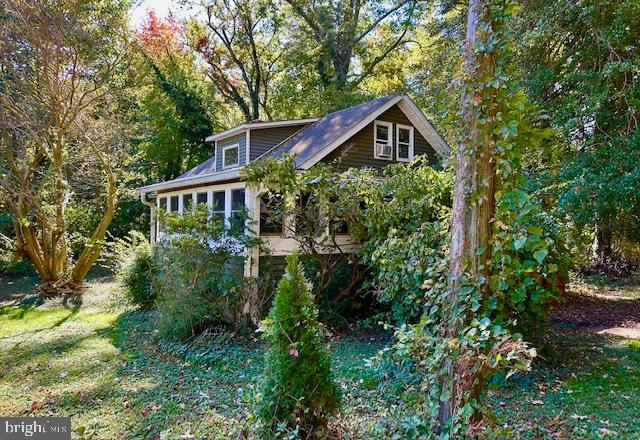 2017 Bay Road Pasadena, MD 21122 - Photo 4 of 5 a view of a house with balcony and garden