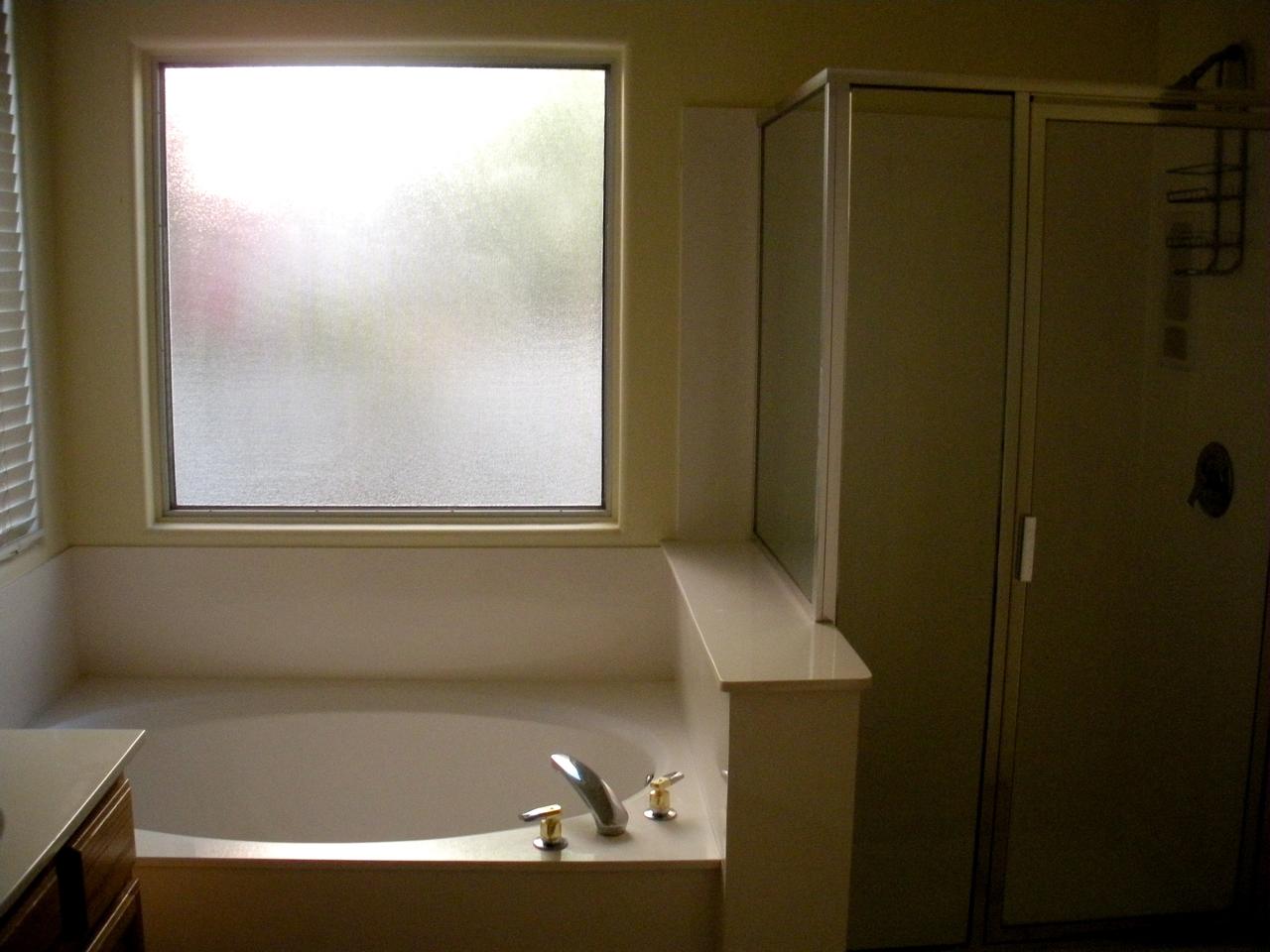 1238 East Presidio Road Phoenix, AZ 85022 - Photo 10 of 18 Master Tub