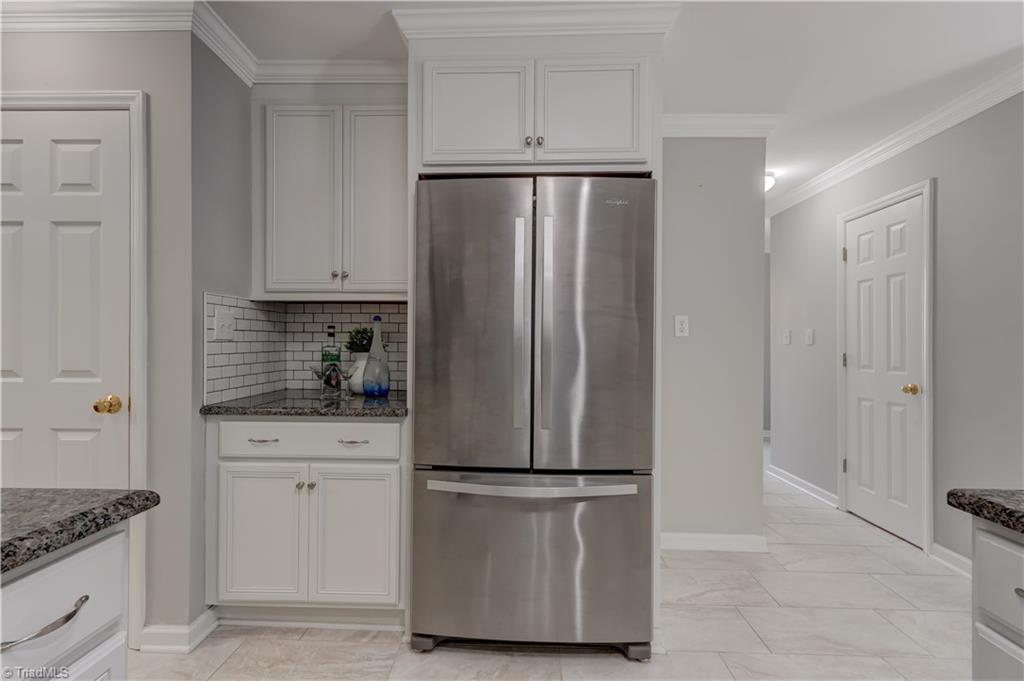 4025 Queens Grant Road Jamestown, NC 27282 - Photo 11 of 30