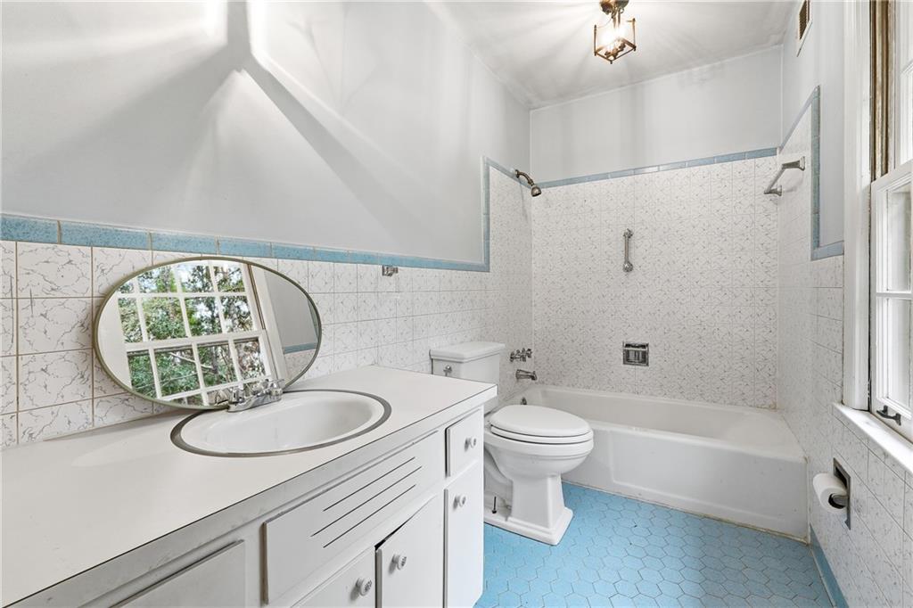 956 West Wesley Road Northwest Atlanta, GA 30327 - Photo 35 of 49 a bathroom with a sink a toilet and a bathtub