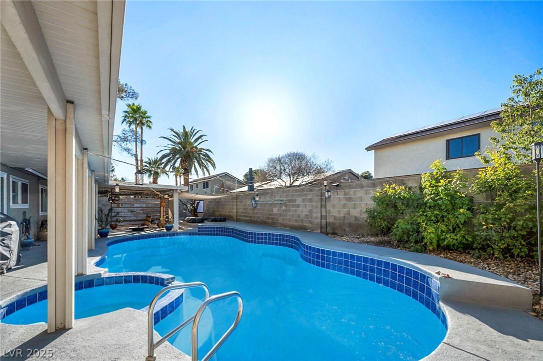 2472 Marlene Way Henderson, NV 89014 - Photo 5 of 43