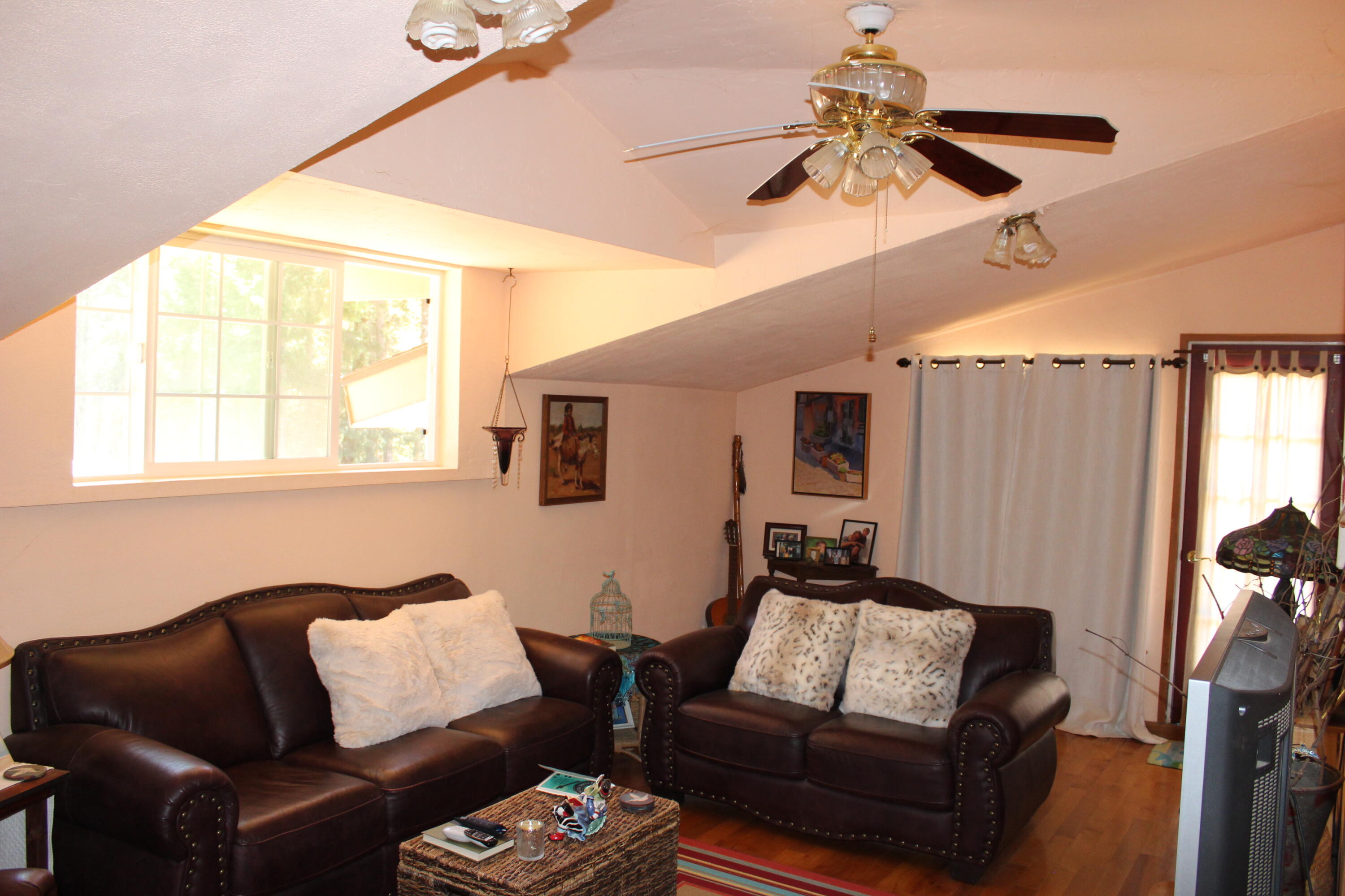 3961 Red Rock Road Garberville, CA 95542 - Photo 14 of 45 Upstairs