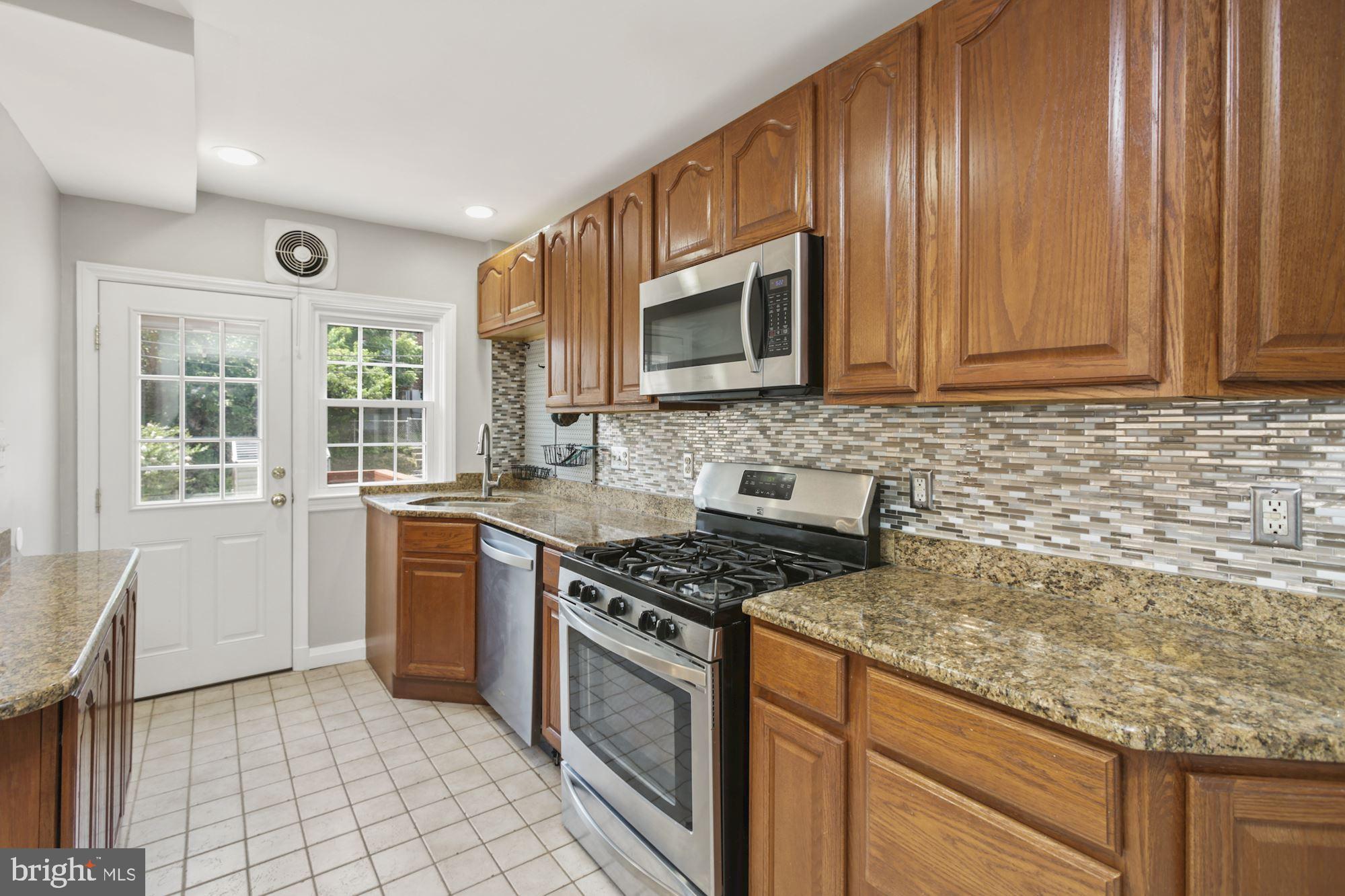 322 Greenlow Road Catonsville, MD 21228 - Photo 11 of 33 Eat-In Kitchen | Granite Countertops
