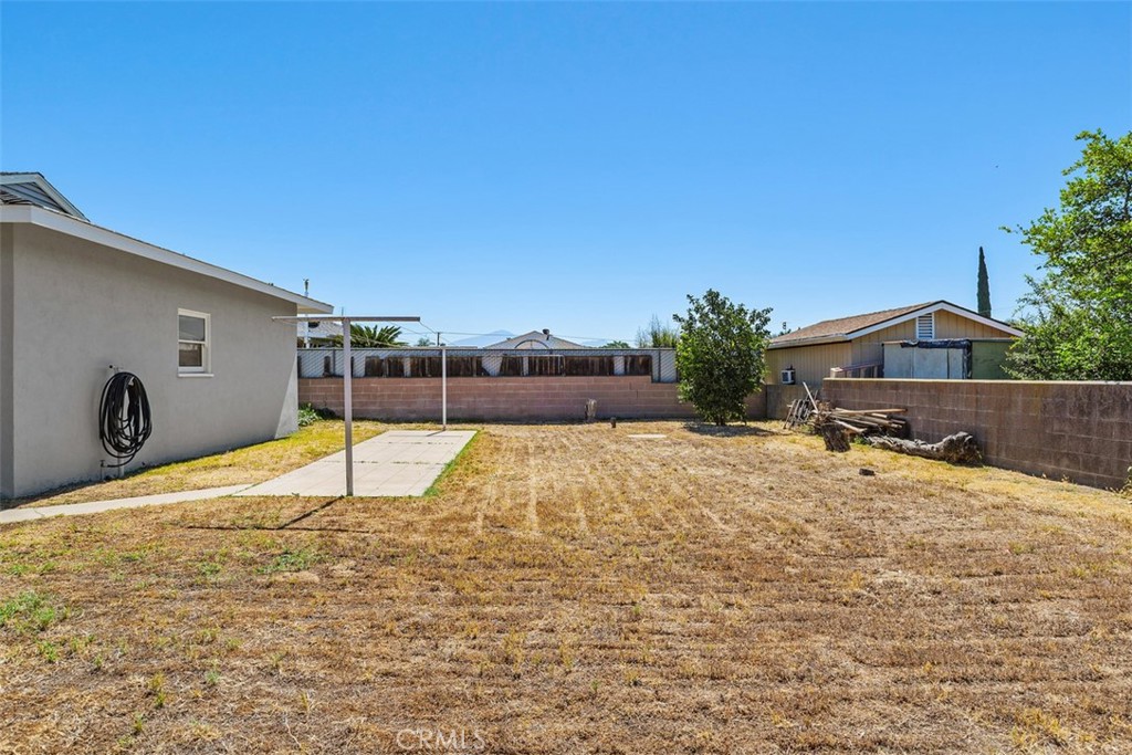 417 East Cornell Drive Rialto, CA 92376 - Photo 35 of 40