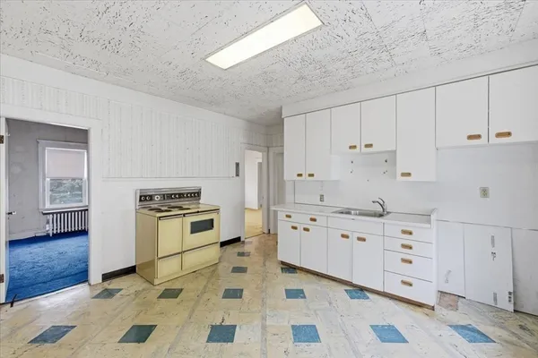 $899,999 | 270 Southern Artery, Quincy, MA 02169