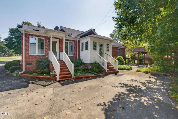 a view of a backyard of the house