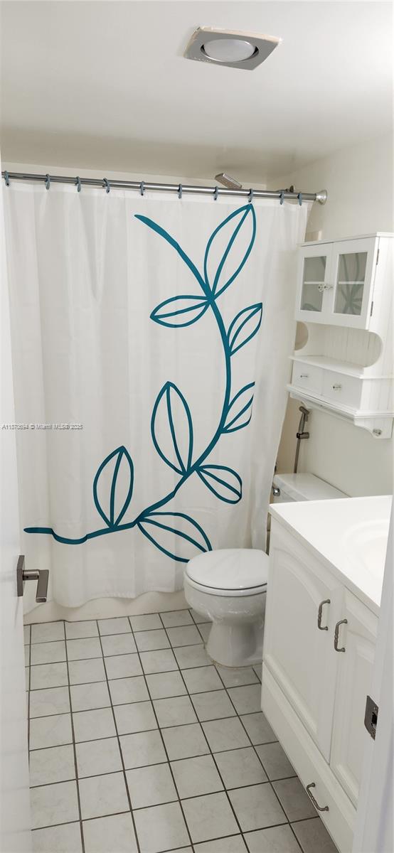 959 Southeast 2nd Avenue, Unit 209 Deerfield Beach, FL 33441 - Photo 11 of 19 Principal Bathroom