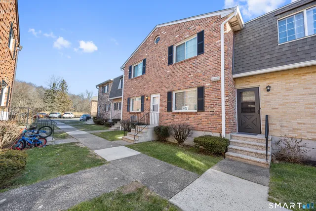 $194,900 | 36 Sharon Road, Unit 11, Waterbury, CT 06705
