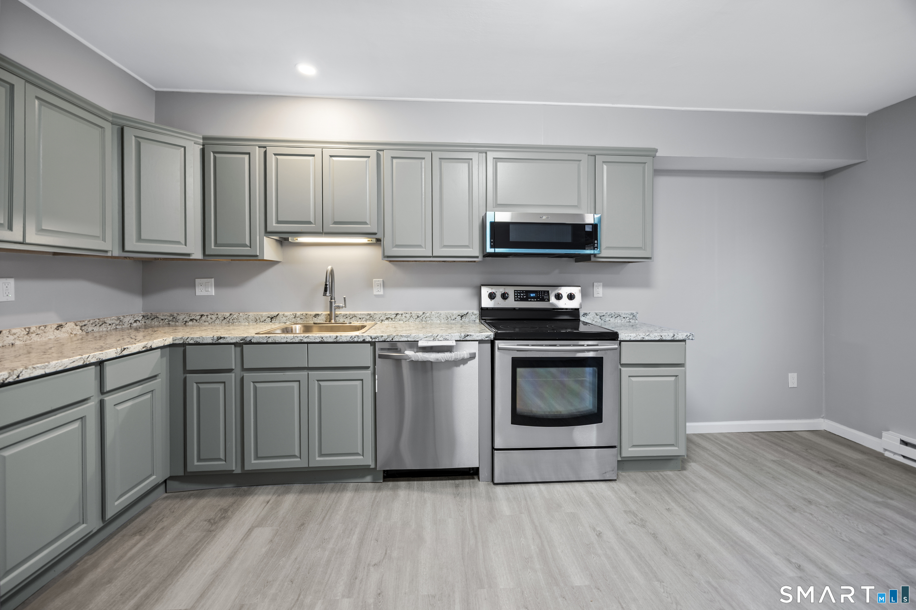 36 Sharon Road, Unit 11 Waterbury, CT 06705 - Photo 2 of 13