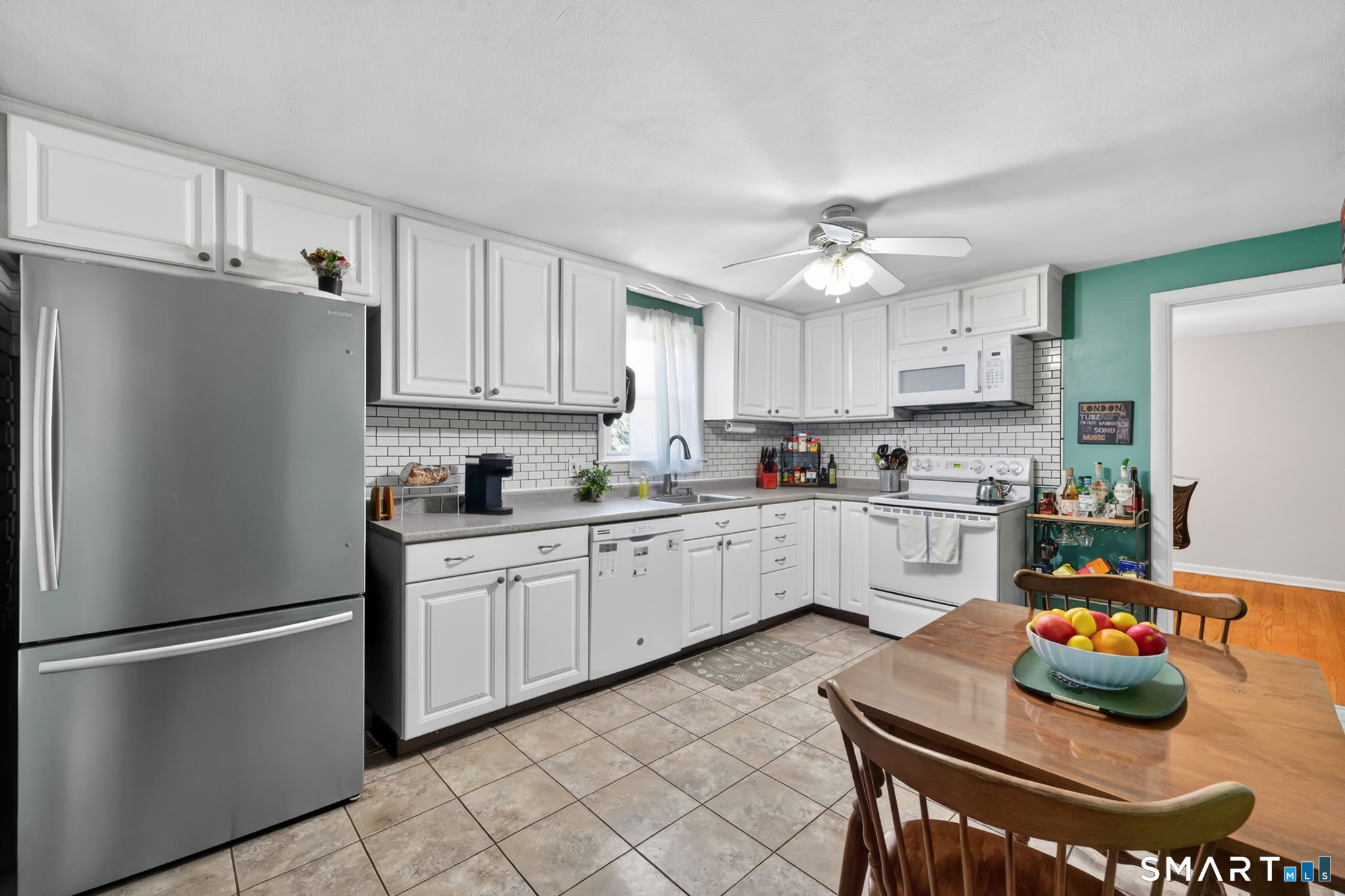 141 Tanner Street Manchester, CT 06042 - Photo 4 of 24