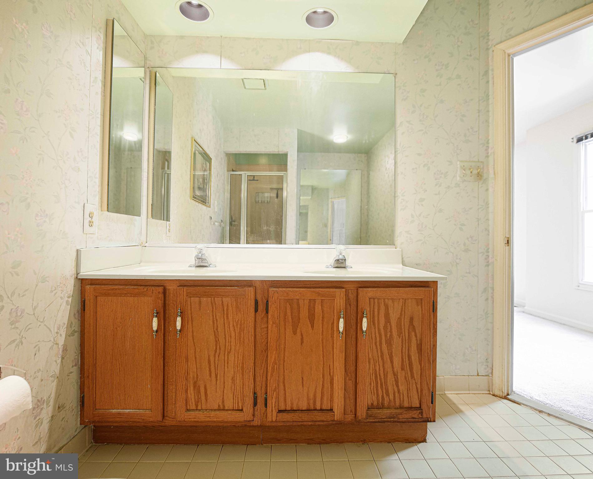 8819 Falcon Ridge Drive Randallstown, MD 21133 - Photo 20 of 38 Primary Bathroom