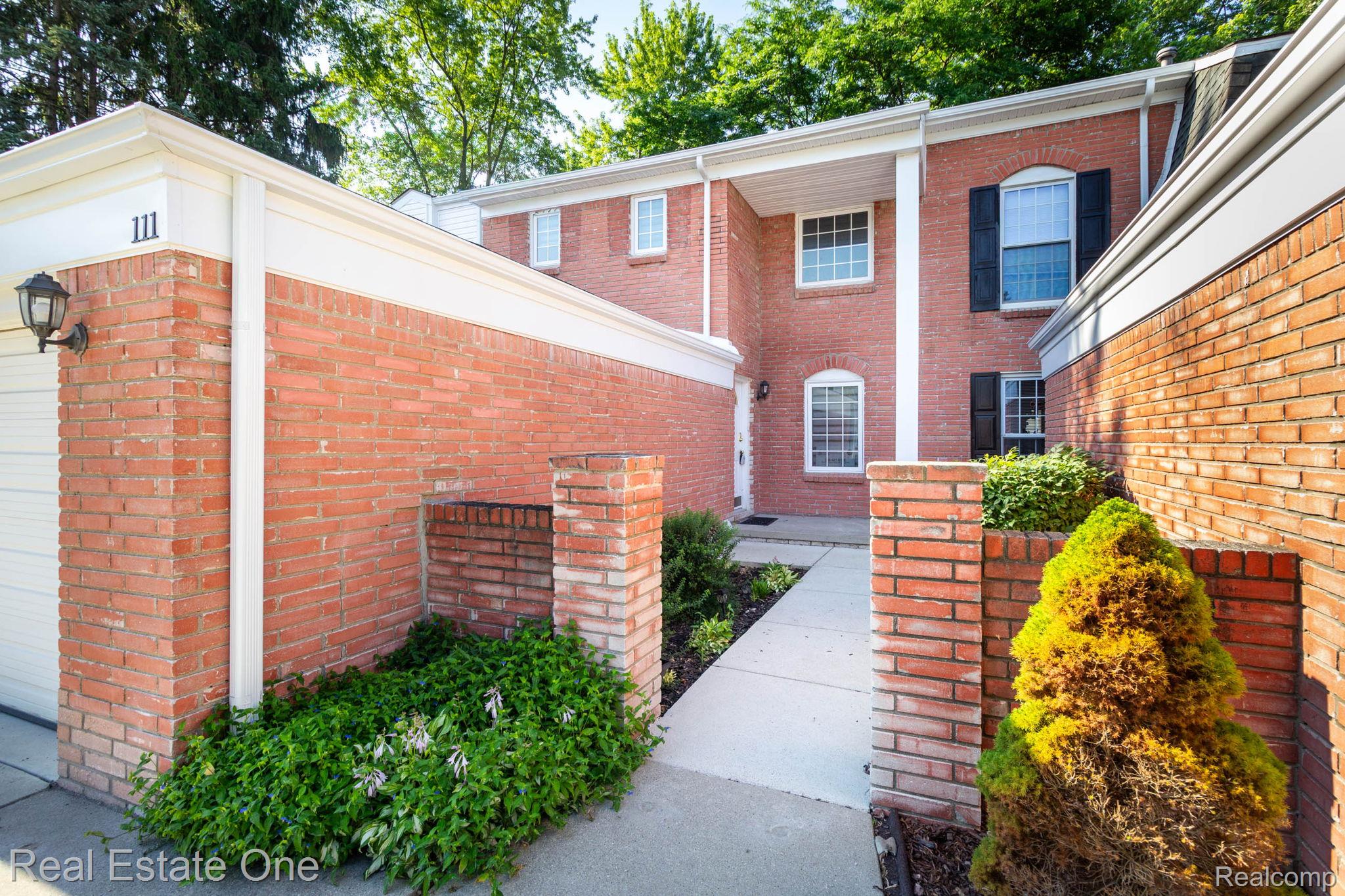 111 Manor Way Rochester, MI 48309 - Photo 3 of 36 front (3).jpg