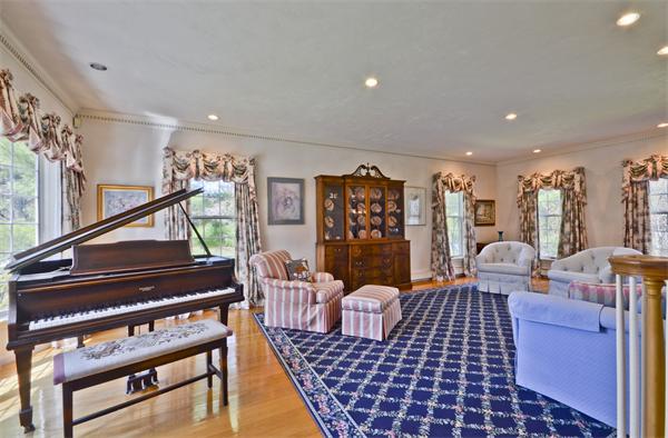 29 Solomon Pierce Road Lexington, MA 02420 - Photo 5 of 29 Gallery Image 5