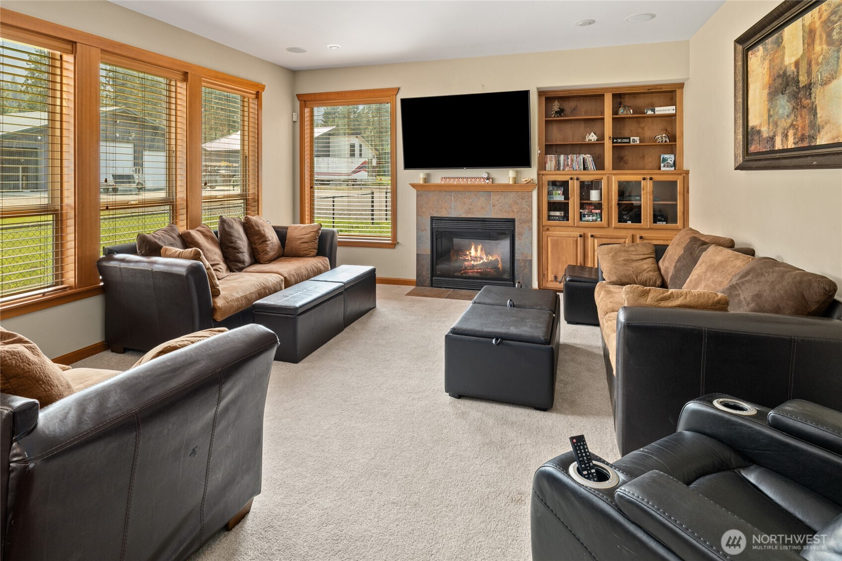 190 Revelstoke Road Cle Elum, WA 98922 - Photo 13 of 39 a living room with furniture fireplace and flat screen tv