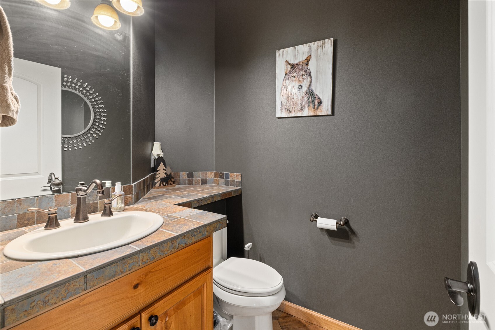 190 Revelstoke Road Cle Elum, WA 98922 - Photo 20 of 39 a bathroom with a toilet sink and mirror