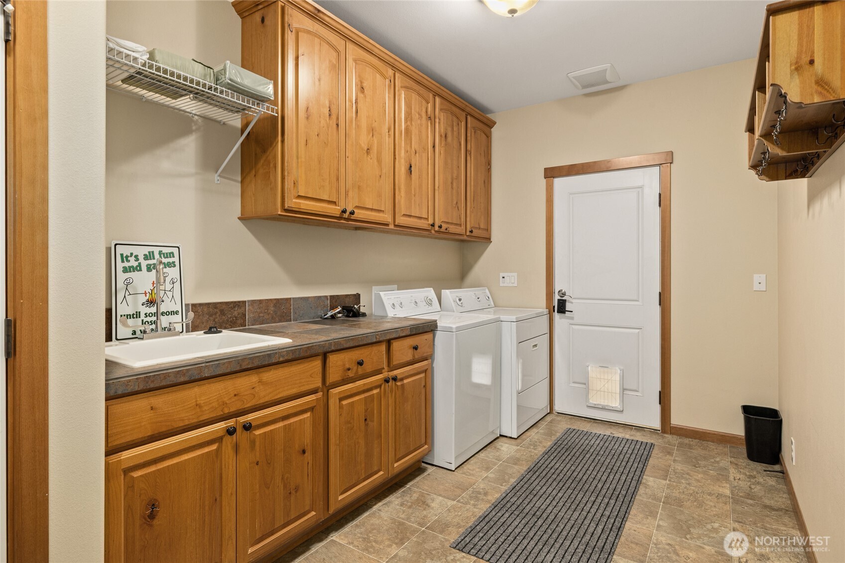 190 Revelstoke Road Cle Elum, WA 98922 - Photo 22 of 39 a kitchen with a sink and cabinets